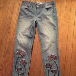 Adorable ankle length flower jeans (Bestie Jean)